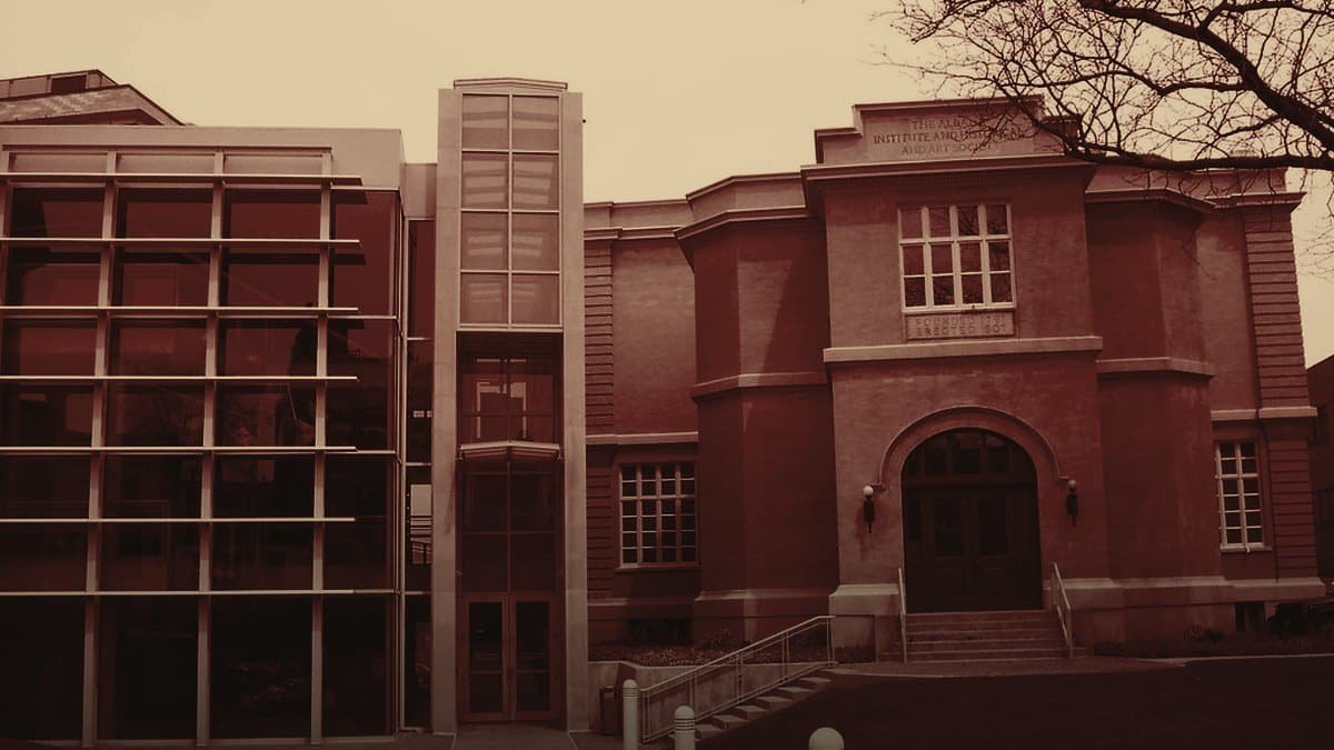 Facciata in mattoni di un edificio museale